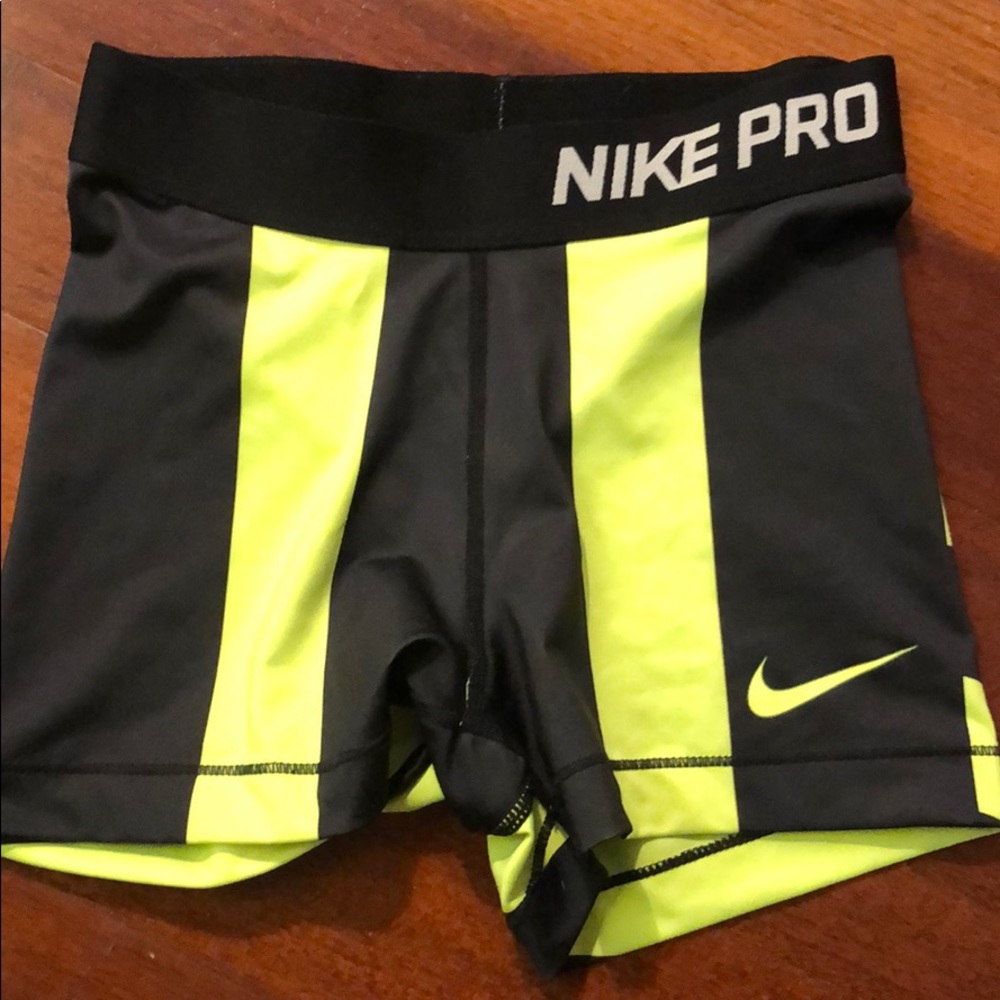 COPY - Nike pro rubbing shorts